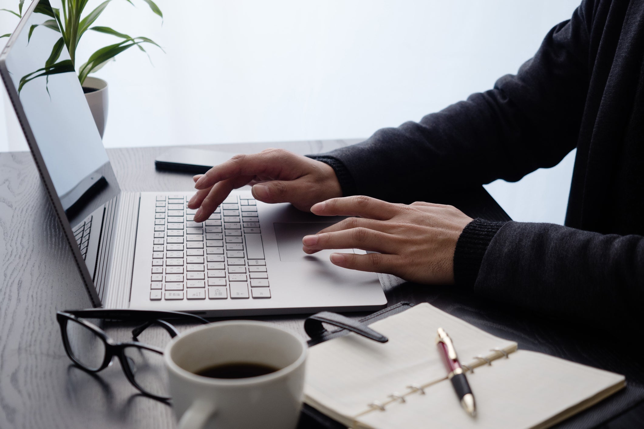 When to Quit Your Job and Go All-in on Your Side Hustle